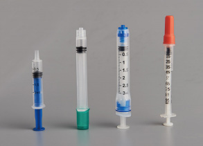 The plunger and the handle used for preparing the disposable syringe assembly are of same size