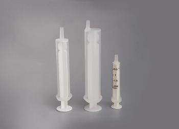 What is the main mold composition of a plastic syringe